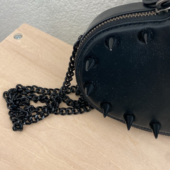 BNWOT Rebecca Minkoff Black heart Spike crossbody bag - Picture 2 of 5
